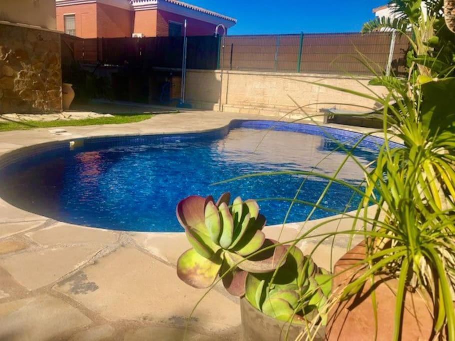 Townhouse, Private Pool Garden And Sea Views Vakantiehuis *