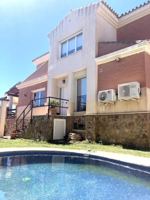 Vakantiehuis Townhouse, Private Pool Garden And Sea Views *
