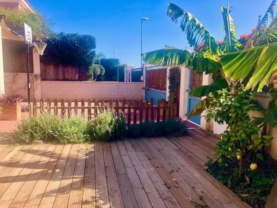 Townhouse, Private Pool Garden And Sea Views Vakantiehuis