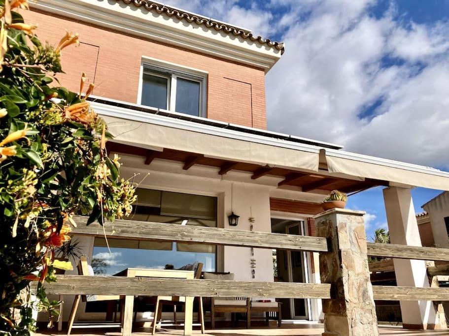 Vakantiehuis Townhouse, Private Pool Garden And Sea Views *