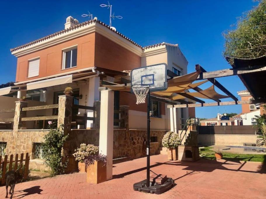 Townhouse, Private Pool Garden And Sea Views Vakantiehuis Torremolinos