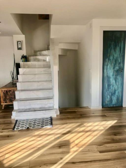 Vakantiehuis Townhouse, Private Pool Garden And Sea Views *