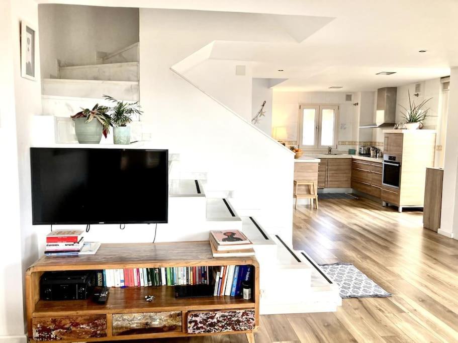 Townhouse, Private Pool Garden And Sea Views *